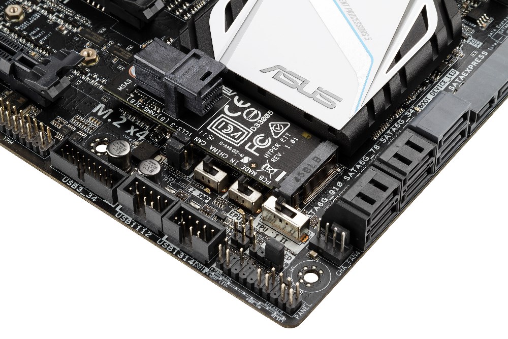ASUS Hyper Kit NVMe 01